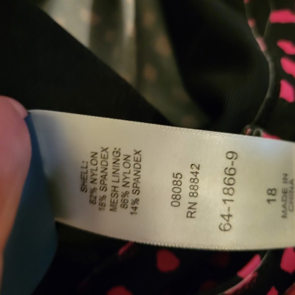 Swimsuits For All Tankini Top Black and Pink Size 18 Tiered Ruffle V Neck NWT - Picture 10 of 10